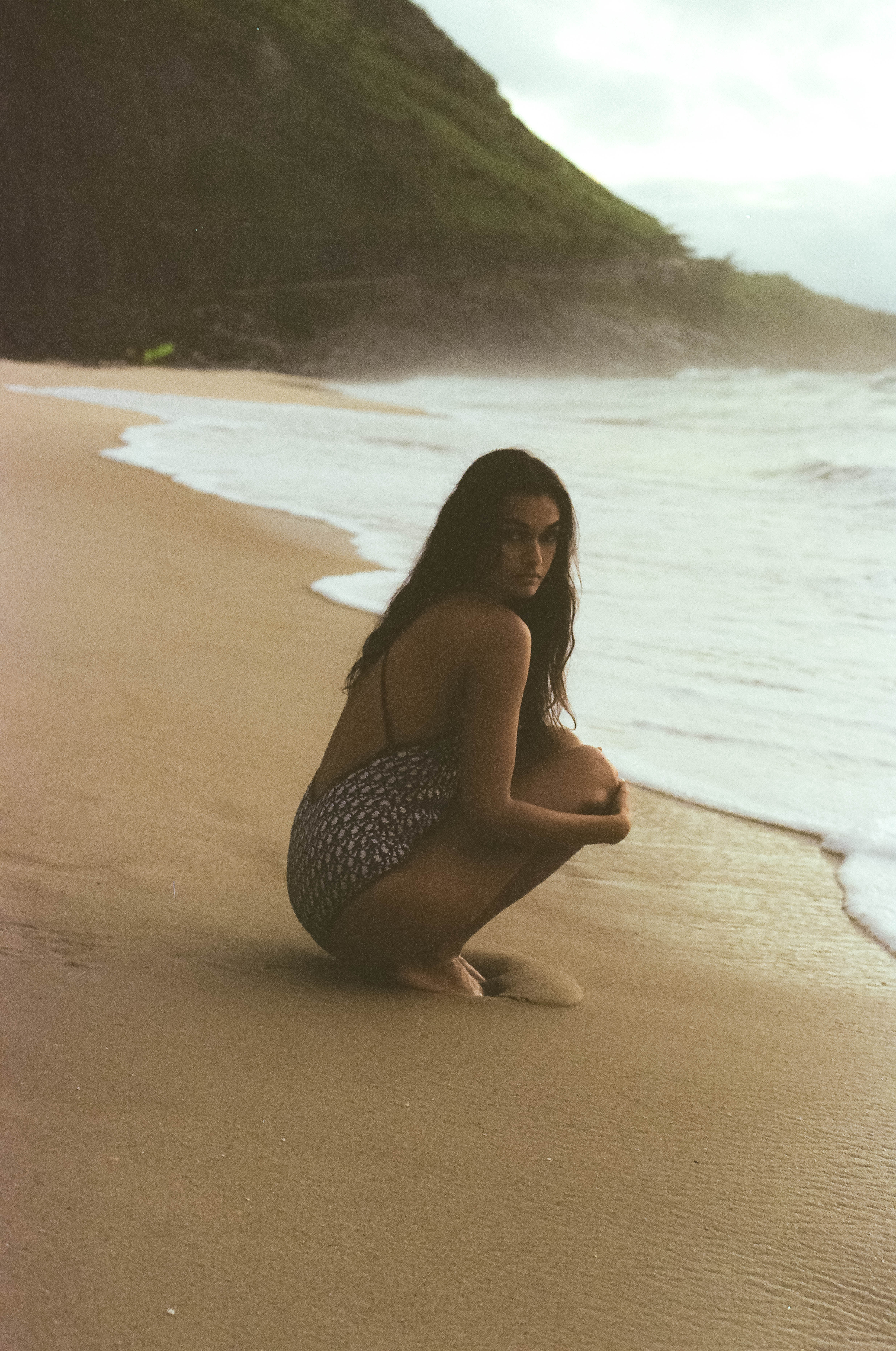 https://www.offline35mm.com/wp-content/uploads/2023/01/Gizele-Oliveira-by-Matias-Ternes-x-Offline-35mm-Magazine-Brazil-2022-19.jpg